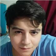 estudiante enseña matematicas